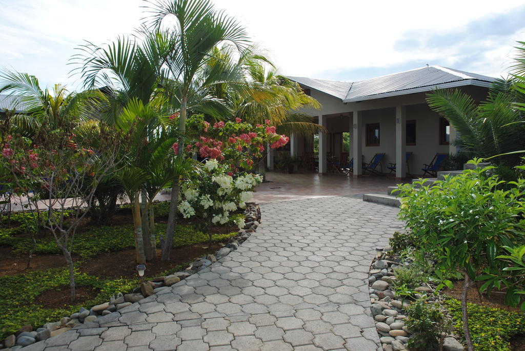 Soma Surf Resort Tola Exterior foto