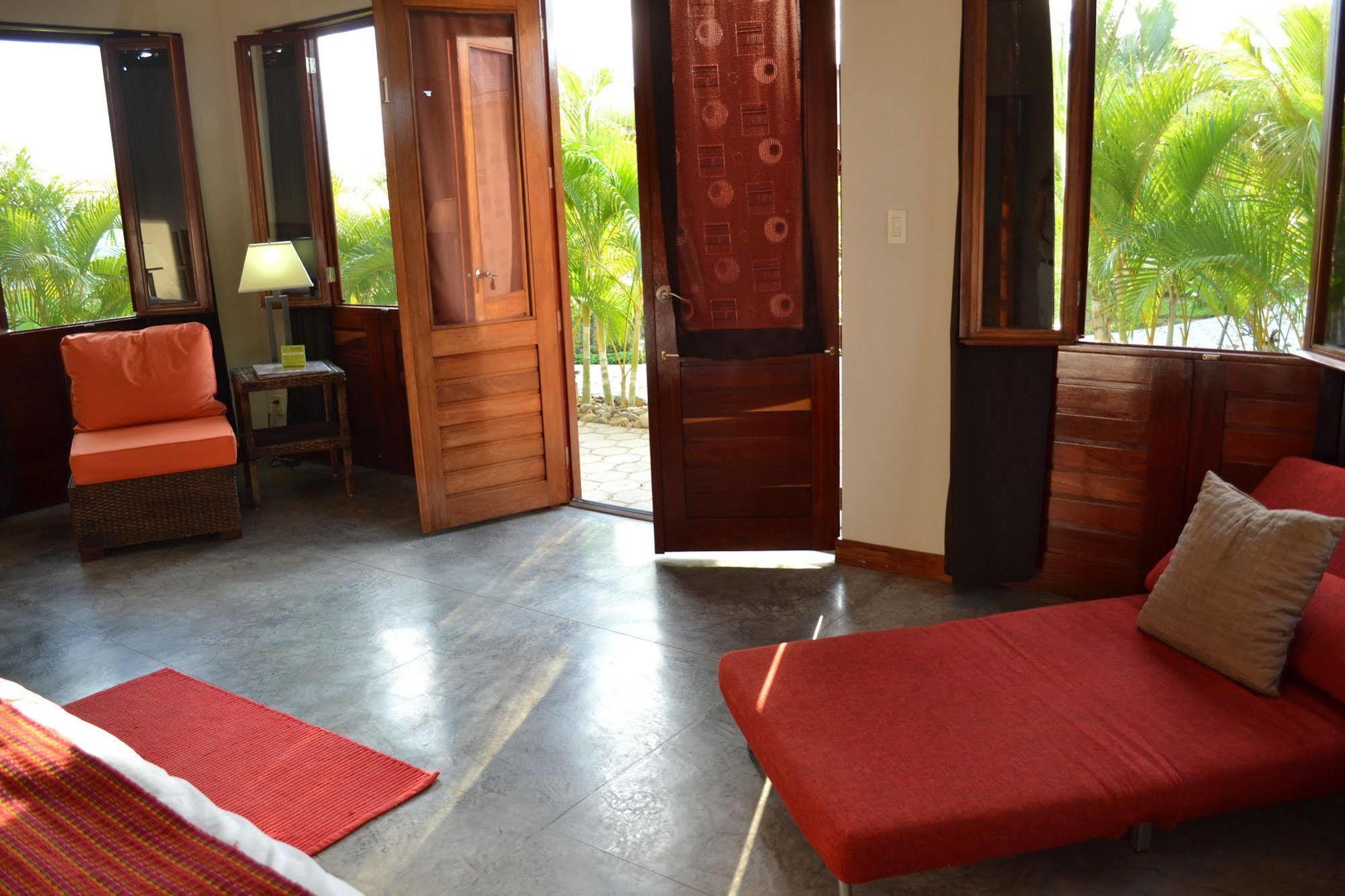 Soma Surf Resort Tola Exterior foto